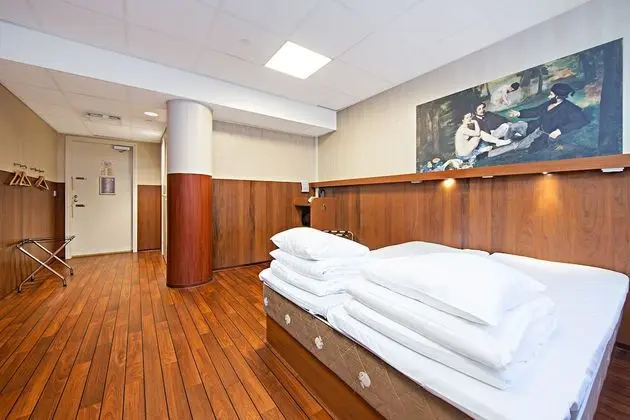 Standard Tek Büyük Yataklı Oda