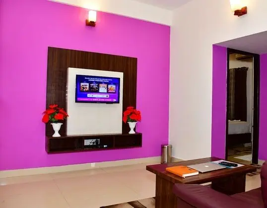 1 BHK Studio Rooms with Kitchen Amenities