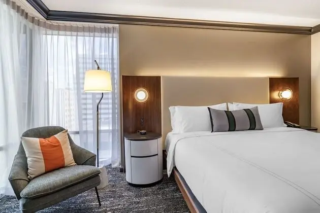 Deluxe Oda, 1 En Büyük (King) Boy Yatak, Engellilere Uygun (roll-in shower)