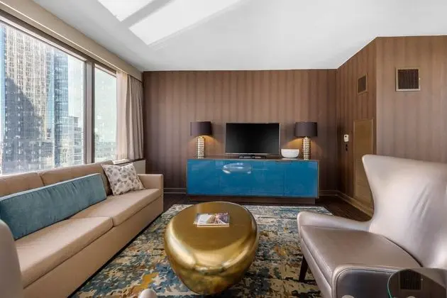 Süit (Parlor Component - 1 Queen Murphy Bed)