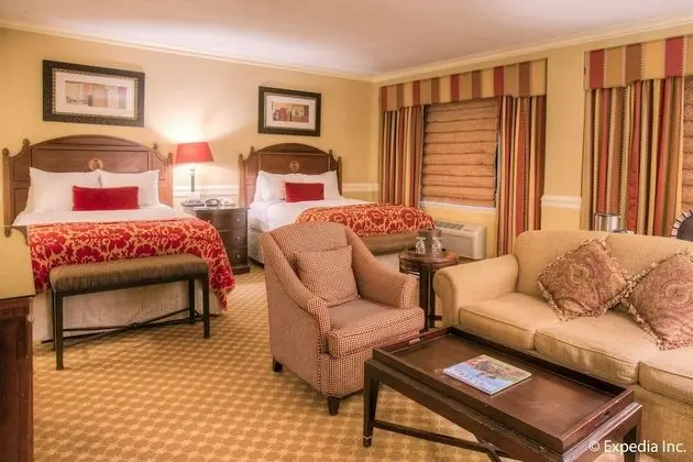 Executive Oda (2 Full Size Beds)