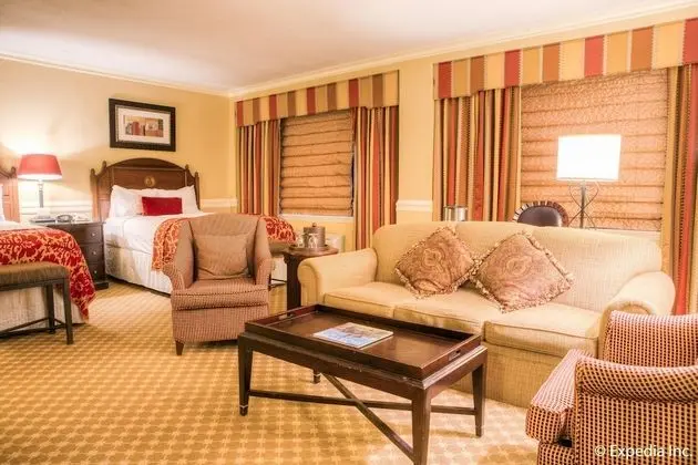 Executive Oda (2 Full Size Beds)