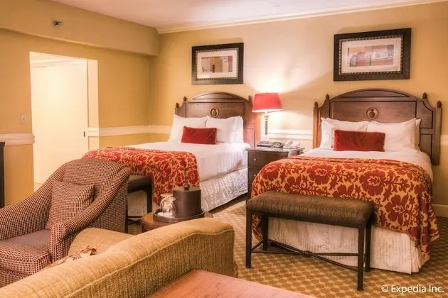 Executive Oda (2 Full Size Beds)