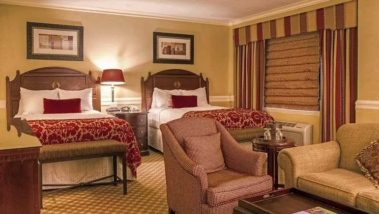 Executive Oda (2 Full Size Beds)