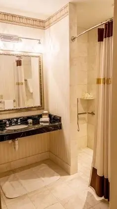 Deluxe Oda, 1 En Büyük (King) Boy Yatak, Engellilere Uygun