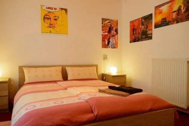 Tek Büyük Yataklı Oda, Ortak Banyo