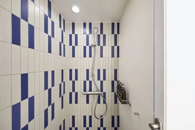 İki Ayrı Yataklı Oda, Sigara İçilmez