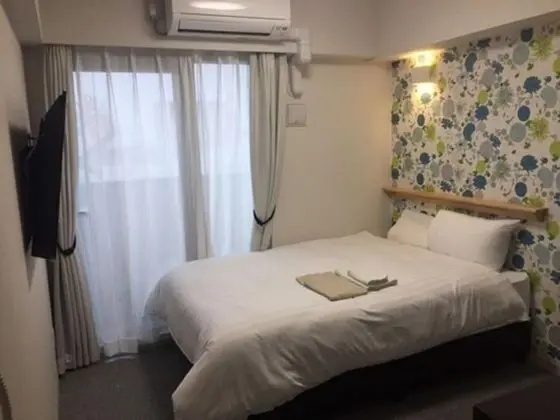 Tek Büyük Yataklı Oda, Küvet (Large Room)