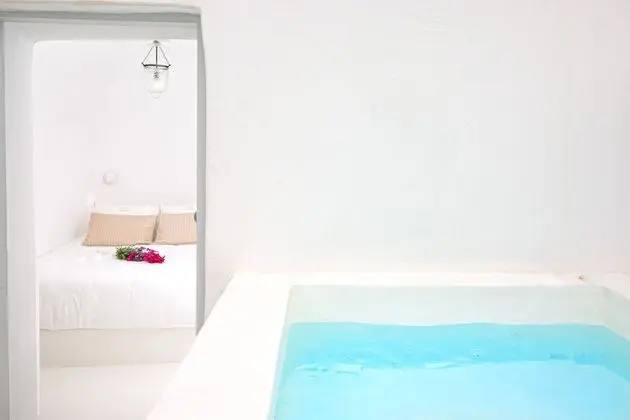 Double Room, Sea View (Lily Cave)