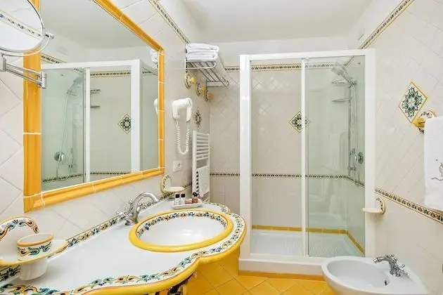 Deluxe Tek Büyük Yataklı Oda, Balkon, Deniz Manzaralı