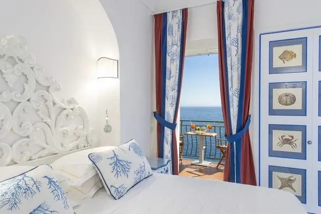 Deluxe Tek Büyük Yataklı Oda, Teras, Deniz Manzaralı