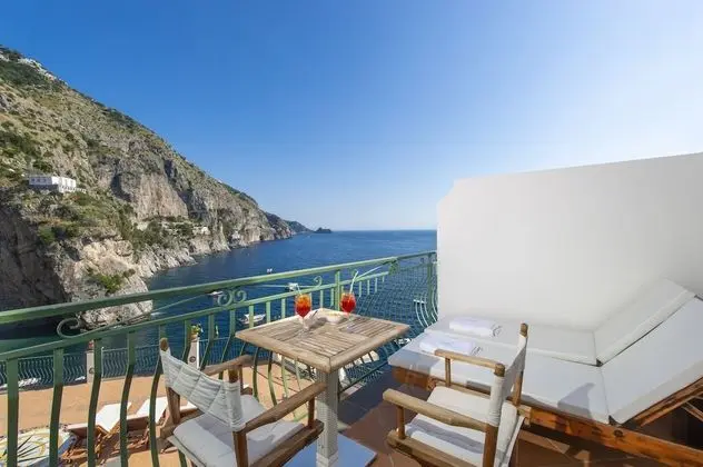 Deluxe Tek Büyük Yataklı Oda, Teras, Deniz Manzaralı