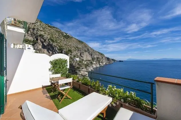 Deluxe Tek Büyük Yataklı Oda, Teras, Deniz Manzaralı