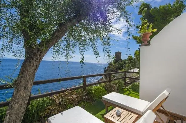 Deluxe Tek Büyük Yataklı Oda, Teras, Deniz Manzaralı