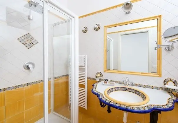 Deluxe Tek Büyük Yataklı Oda, Teras, Deniz Manzaralı