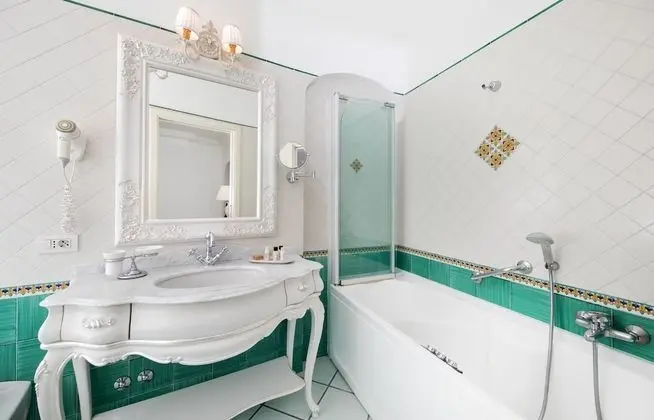 Deluxe Tek Büyük Yataklı Oda, Teras, Deniz Manzaralı