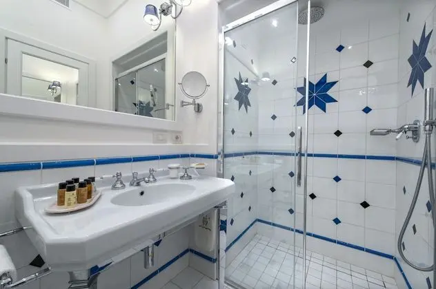 Deluxe Tek Büyük Yataklı Oda, Teras, Deniz Manzaralı