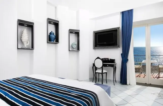 Superior Tek Büyük Yataklı Oda, Balkon, Deniz Manzaralı