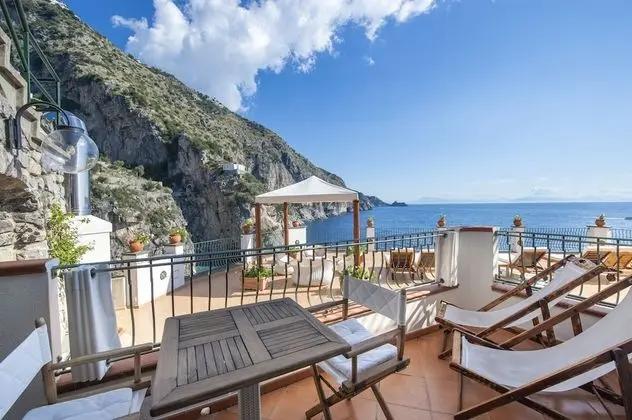 Superior Tek Büyük Yataklı Oda, Balkon, Deniz Manzaralı