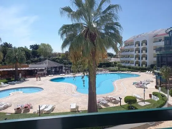 Stüdyo, Havuz Manzaralı