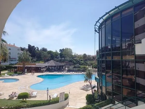 Stüdyo, Havuz Manzaralı