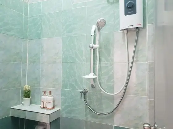 10-Bed Female Dormitory with Shared Bathroom