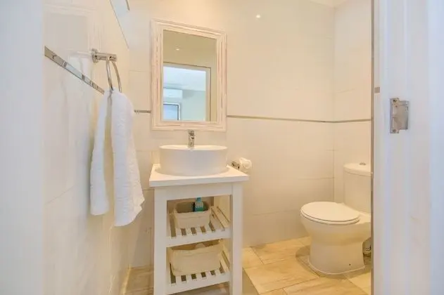 Luxury Tek Büyük veya İki Ayrı Yataklı Oda, 1 En Büyük (King) Boy Yatak, Bahçe Manzaralı, Bahçeli