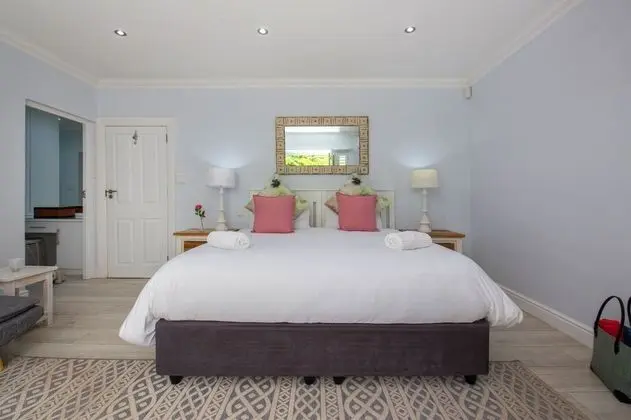 Luxury Tek Büyük veya İki Ayrı Yataklı Oda, 1 En Büyük (King) Boy Yatak ve Çekyat, Bahçe Manzaralı