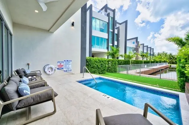 Premium Sıra Ev, 4 Yatak Odası, Kişiye Özel Havuzlu, Kanal Manzaralı