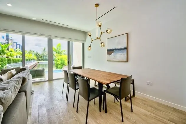 Premium Sıra Ev, 4 Yatak Odası, Kişiye Özel Havuzlu, Kanal Manzaralı