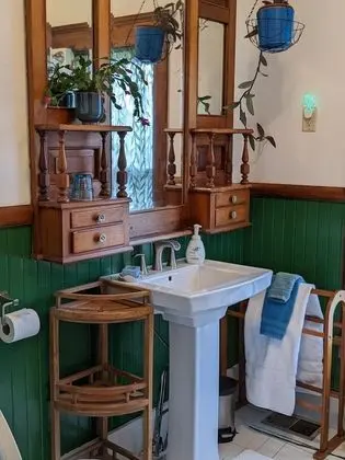 Oda (The New England Room)