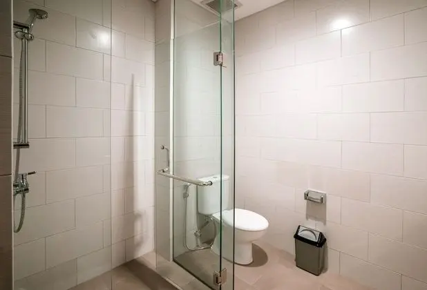 Deluxe Tek Büyük Yataklı Oda, Havuz Manzaralı