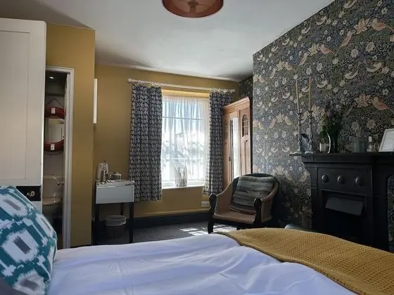 Comfort Tek Büyük Yataklı Oda, Banyolu/Duşlu, Avlu Manzaralı (Crown)