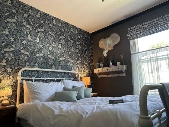 Comfort Tek Büyük Yataklı Oda, Ortak Banyo, Avlu Manzaralı (South Western)