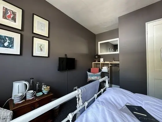 Comfort Tek Büyük Yataklı Oda, Ortak Banyo, Avlu Manzaralı (South Western)