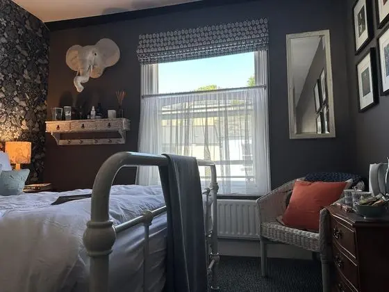 Comfort Tek Büyük Yataklı Oda, Ortak Banyo, Avlu Manzaralı (South Western)