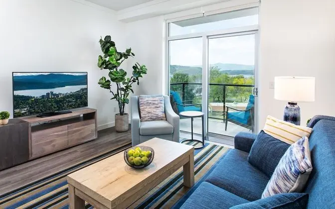 1 Bedroom Partial Lake View