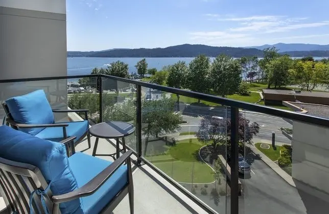 1 Bedroom Partial Lake View
