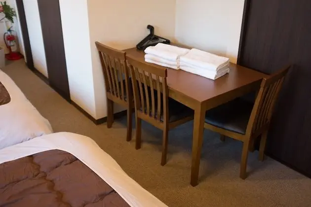 Ev (2nd Floor)