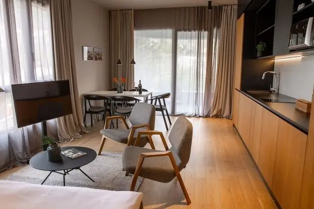 Apart Daire, 2 Yatak Odası, Balkon, Bahçe Manzaralı