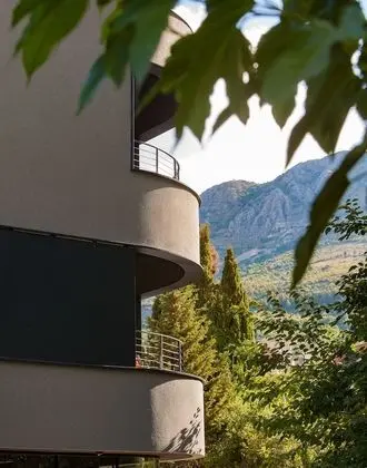 Apart Daire, 2 Yatak Odası, Balkon, Bahçe Manzaralı