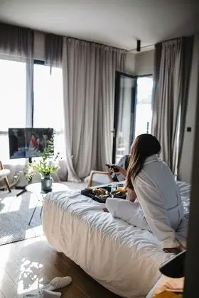 Premium Tek Büyük Yataklı Oda, Balkon, Bahçe Manzaralı