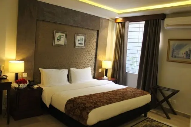 Deluxe Tek Büyük Yataklı Oda