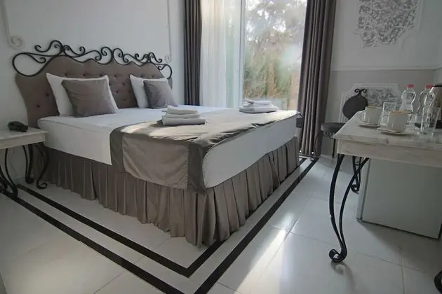 Double or Twin with private yard