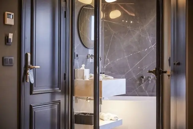 Design Oda, 1 Büyük (Queen) Boy Yatak, Sigara İçilmez, Şehir Manzaralı