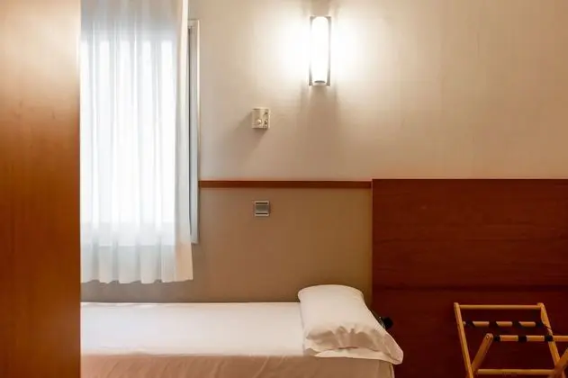 Standard Oda (with Extra Bed)