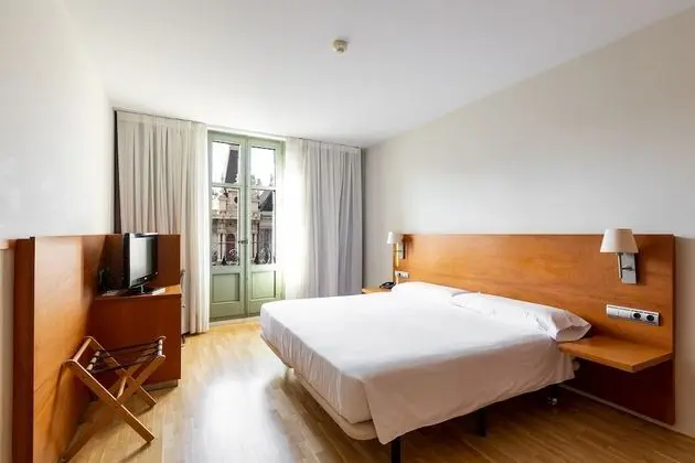 Tek Büyük veya İki Ayrı Yataklı Oda, Şehir Manzaralı (Rambla)