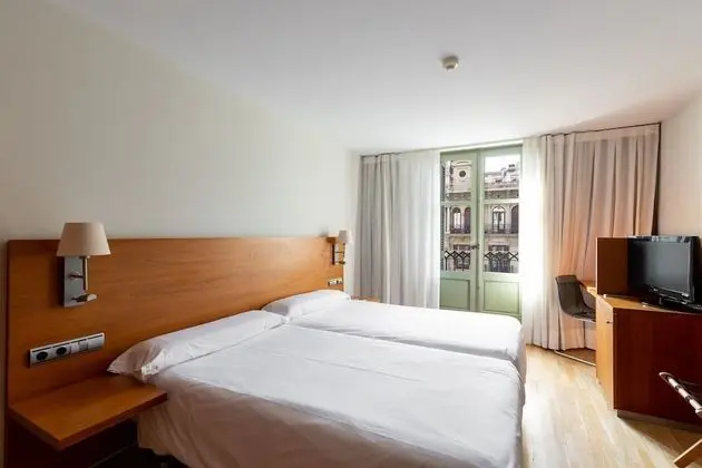 Tek Büyük veya İki Ayrı Yataklı Oda, Şehir Manzaralı (Rambla)