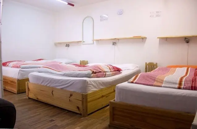 Üç Kişilik Oda, Ortak Banyo