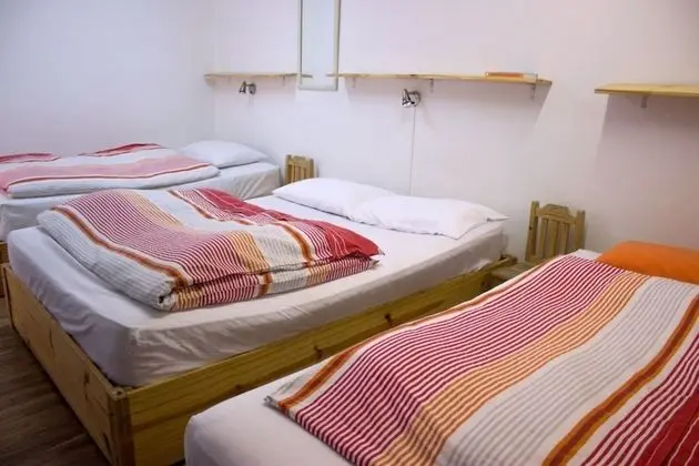 Üç Kişilik Oda, Ortak Banyo